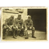 3 Unteroffizier della Wehrmacht che discutono dei compiti di combattimento. Ottobre 1939